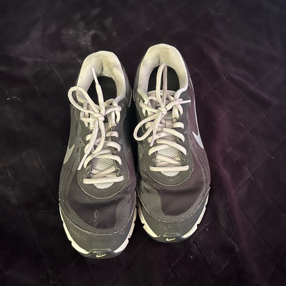 Nike shoes - Picture 3 of 5